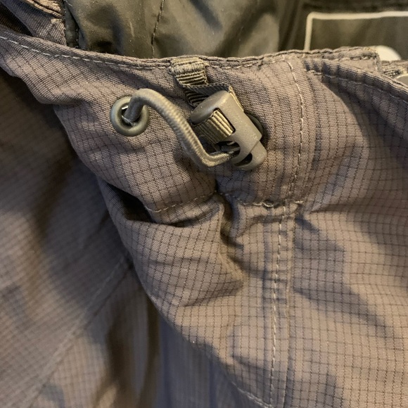 Small women’s North face parka in dark grey - Picture 5 of 8